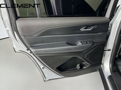 Used 2023 Jeep Grand Cherokee L Laredo image 30