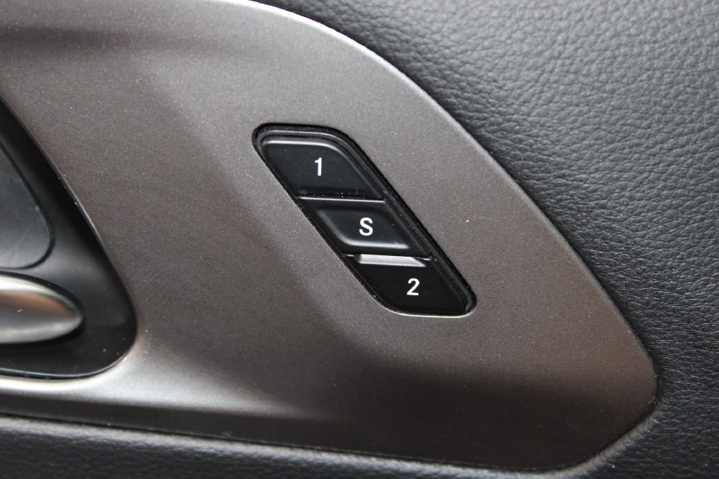 Used 2025 Chrysler Pacifica Select FWD image 40
