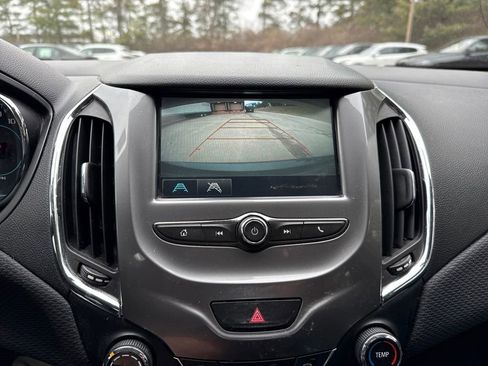 Used 2018 Chevrolet Cruze LT image 17