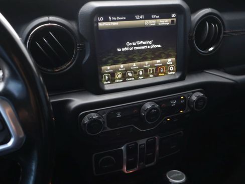 Used 2021 Jeep Gladiator Overland AWD/4WD image 12