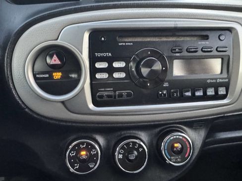 Used 2013 Toyota Yaris LE image 17
