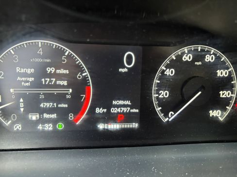 Used 2025 Honda Pilot TrailSport image 15