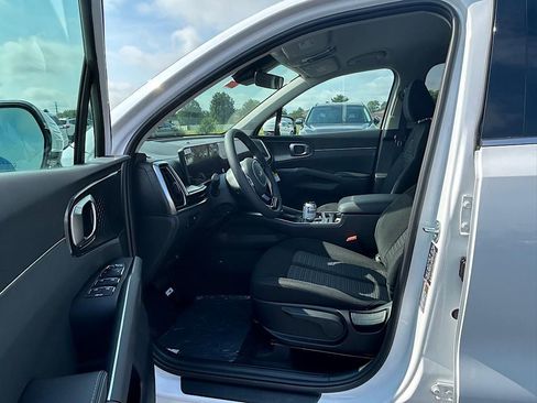 New 2025 Kia Sorento LX image 12