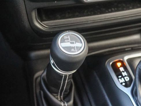 Used 2018 Jeep Wrangler Unlimited Sahara image 33