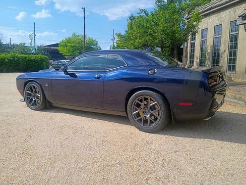 Used 2017 Dodge Challenger R/T Scat Pack w/ Leather Interior Group RWD image 9