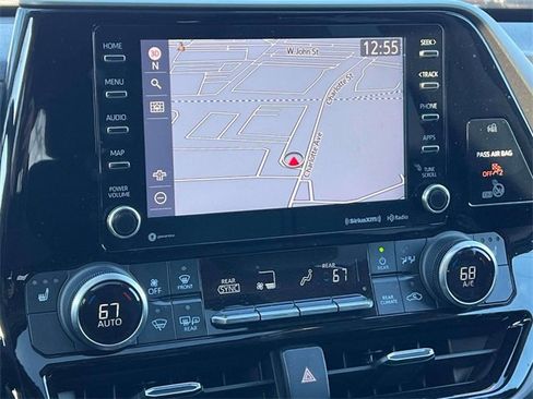 Used 2022 Toyota Highlander XLE image 29