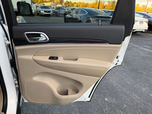 Used 2020 Jeep Grand Cherokee Limited image 18