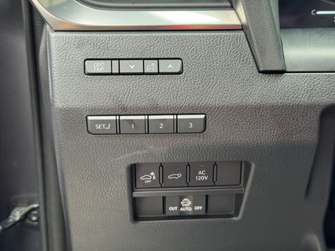 Used 2025 Lexus GX 550 w/ Accessory Package (2T) AWD/4WD image 18