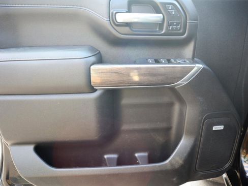 Used 2021 Chevrolet Silverado 2500 LTZ w/ LTZ Premium Package image 12