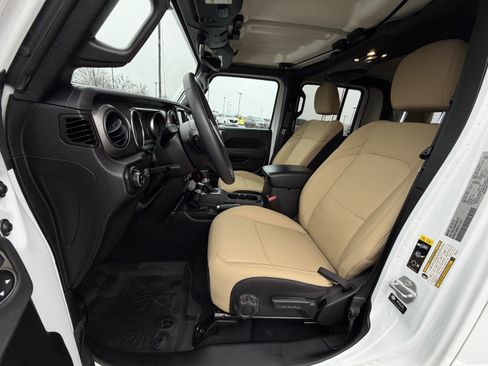 Used 2023 Jeep Gladiator Willys image 7