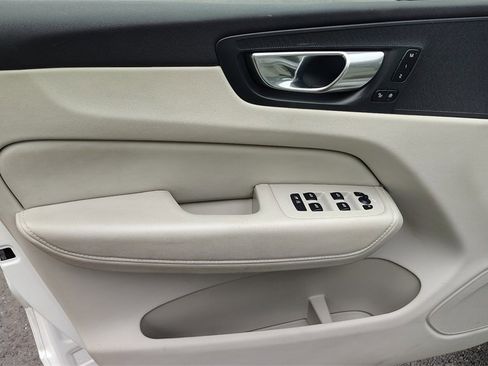 Certified 2023 Volvo XC60 B5 Plus w/ Climate Package image 8