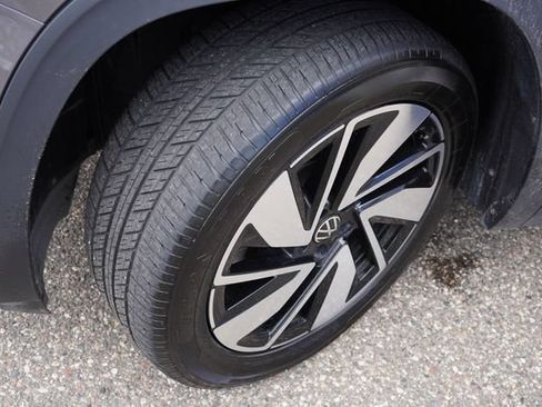 Used 2024 Volkswagen Atlas SE AWD/4WD image 13