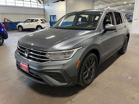 Used 2024 Volkswagen Tiguan SE AWD/4WD image 7
