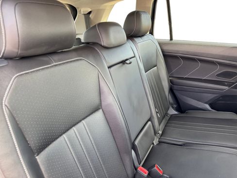 Used 2024 Volkswagen Tiguan SE image 18