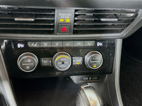 Used 2021 Volkswagen Jetta SE w/ SE Cold Weather Package FWD image 23