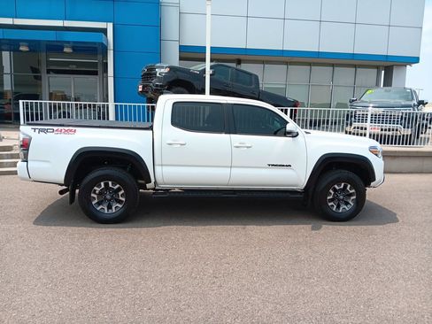 Used 2023 Toyota Tacoma TRD Off-Road w/ TRD Premium Off Road Package AWD/4WD image 6