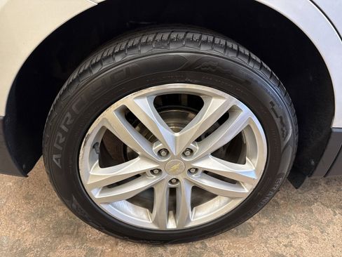 Used 2020 Chevrolet Equinox Premier image 12