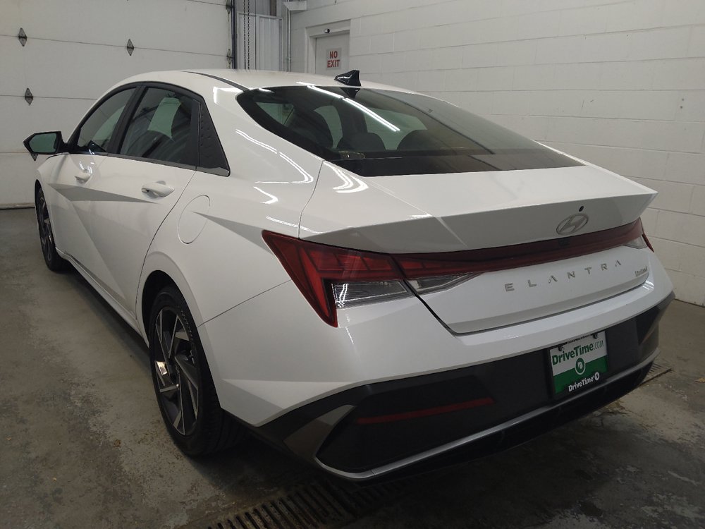 Used 2025 Hyundai Elantra Limited FWD image 5