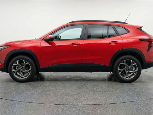 Used 2025 Chevrolet Trax LT w/ LT Convenience Package image 5