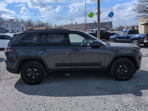 New 2026 Jeep Grand Cherokee Altitude AWD/4WD image 9