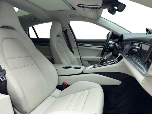 Used 2019 Porsche Panamera 4 image 34