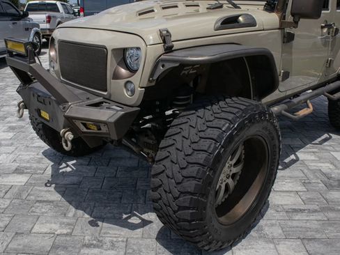 Used 2017 Jeep Wrangler Unlimited Sahara AWD/4WD image 14
