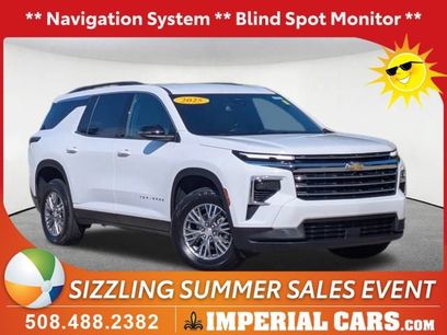 Used 2025 Chevrolet Traverse LT