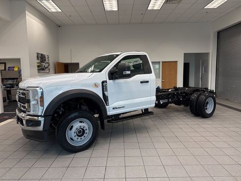 New 2026 Ford F550 4x4 Regular Cab Super Duty image 3
