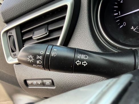Used 2014 Nissan Rogue SV FWD image 20