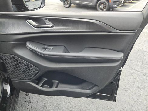 New 2025 Jeep Grand Cherokee Altitude image 6