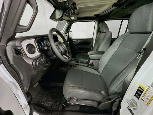 New 2026 Jeep Gladiator Sport image 28