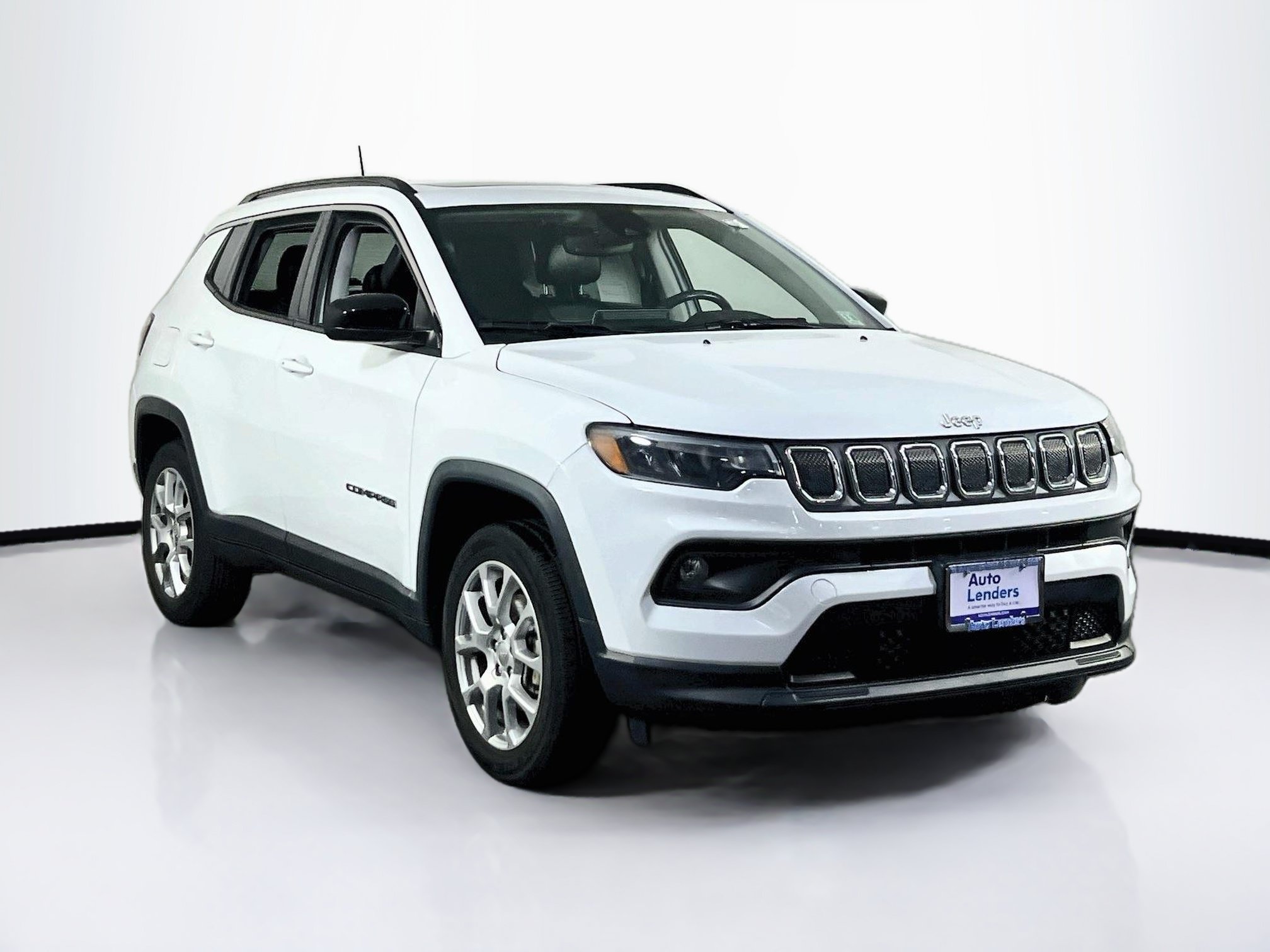 Used 2022 Jeep Compass Latitude w/ Sun and Sound Group AWD/4WD image 3