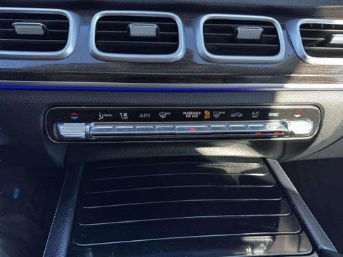 Used 2020 Mercedes-Benz GLE 450 4MATIC w/ Premium Package image 31