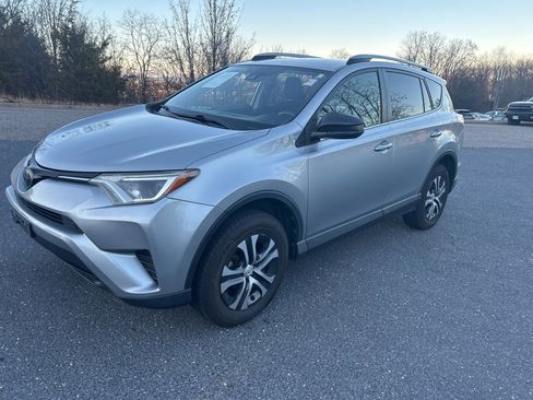 Used 2018 Toyota RAV4 LE image 4