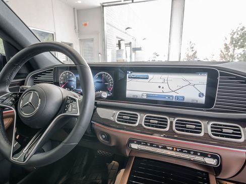 Used 2025 Mercedes-Benz GLE 450e 4MATIC image 19