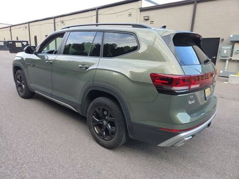 Used 2024 Volkswagen Atlas Peak Edition SE AWD/4WD image 4