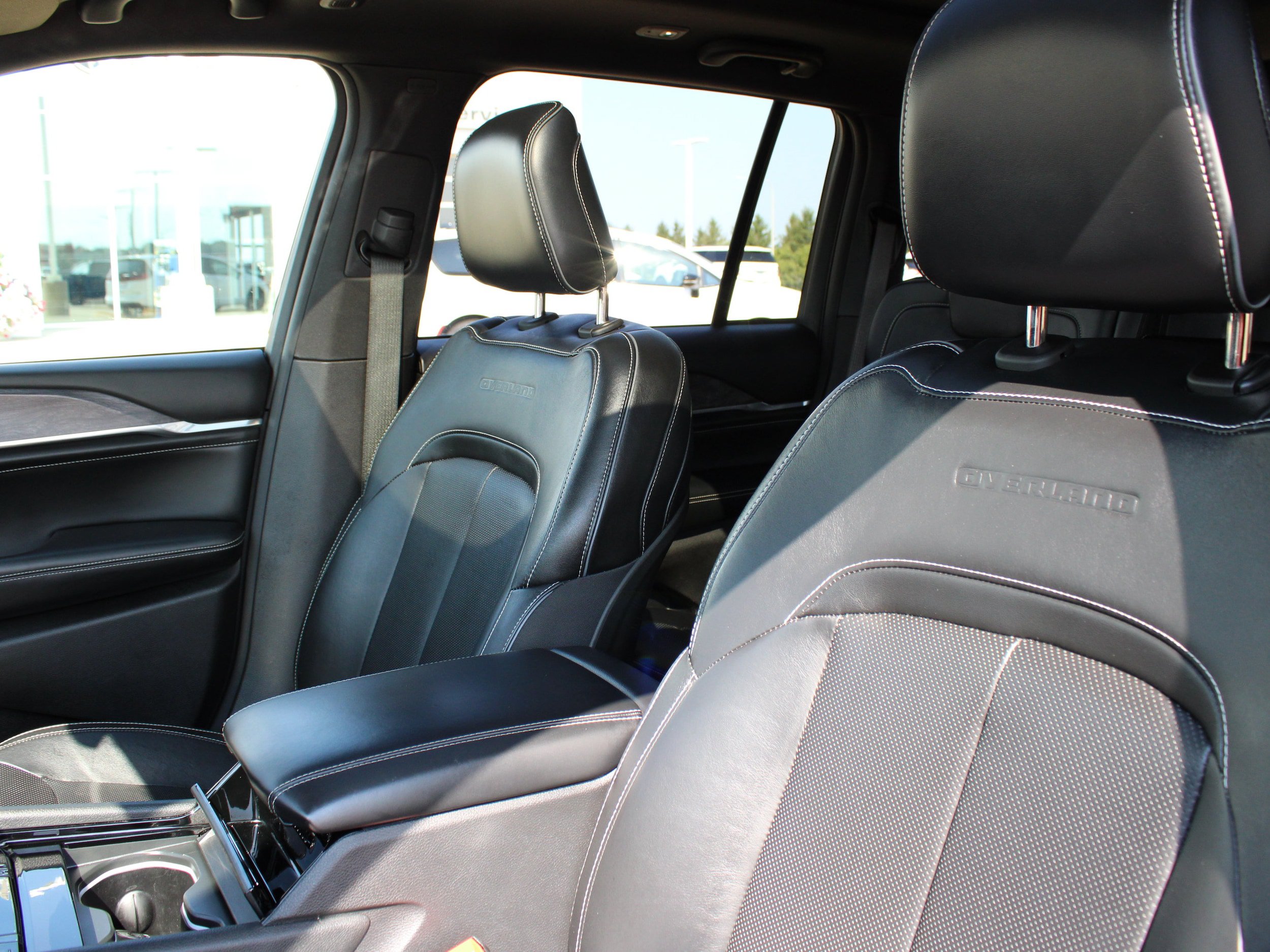 Used 2023 Jeep Grand Cherokee Overland AWD/4WD image 44