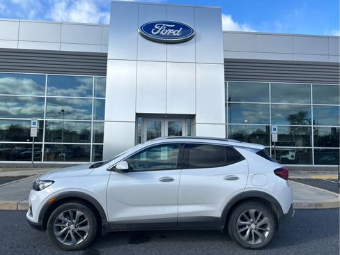 Used 2020 Buick Encore GX Essence w/ Experience Buick Package image 1