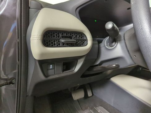 Used 2025 Honda HR-V LX image 27