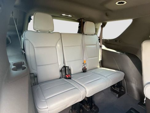 Used 2023 GMC Yukon SLT RWD image 30