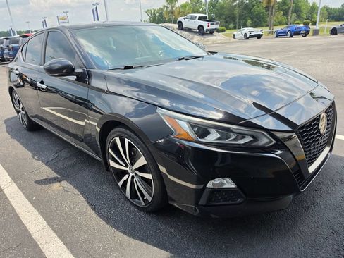 Used 2019 Nissan Altima 2.5 SR w/ SR Premium Package FWD image 2