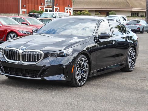 Used 2025 BMW i5 eDrive40i w/ M Sport Package image 3