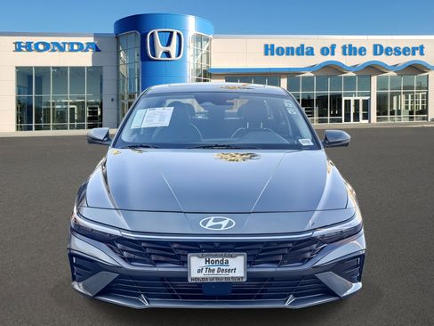 Used 2024 Hyundai Elantra Limited FWD image 2