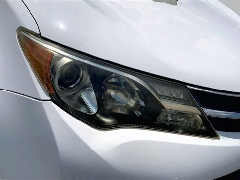 Used 2015 Toyota RAV4 LE FWD image 28