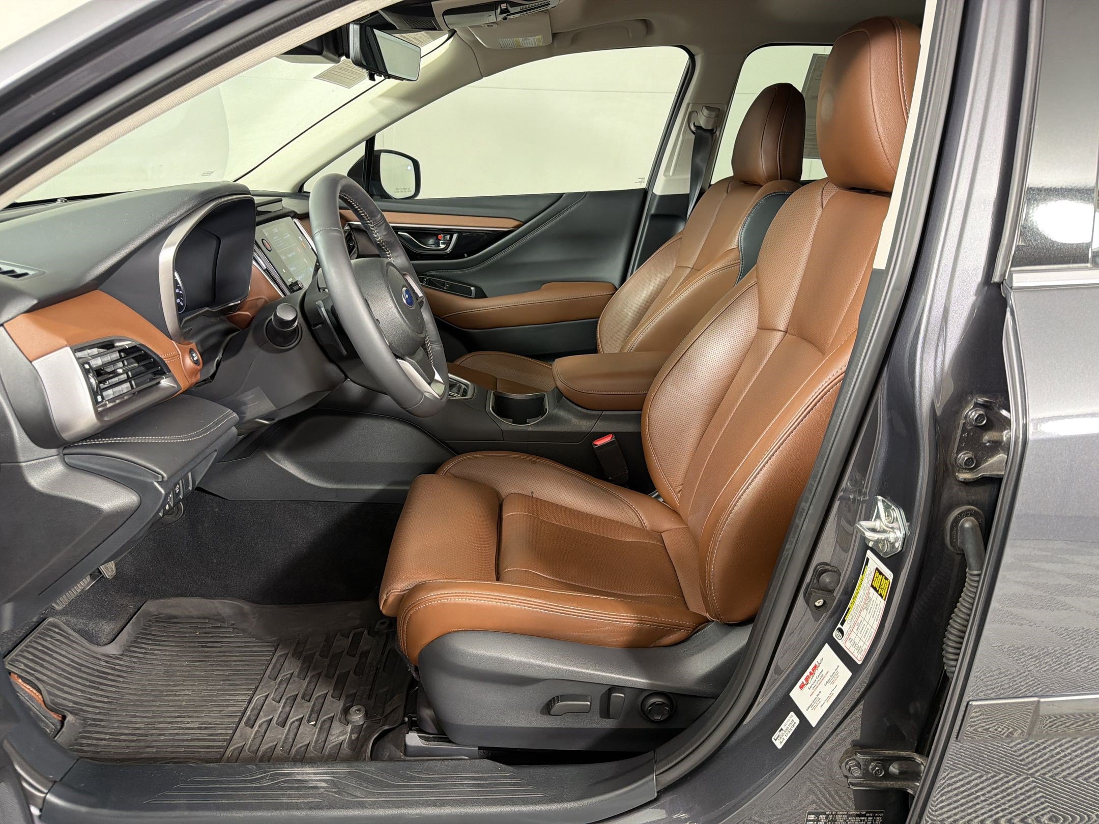 Used 2025 Subaru Outback Touring AWD/4WD image 5