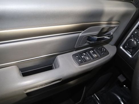 Used 2018 RAM 1500 Classic SLT image 25