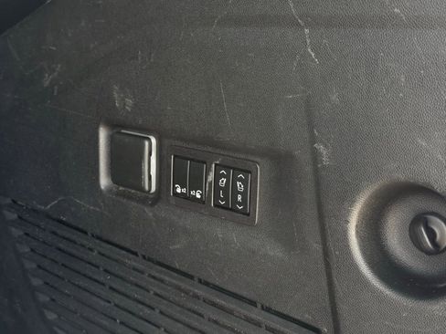 Used 2023 Chevrolet Suburban Premier RWD image 65