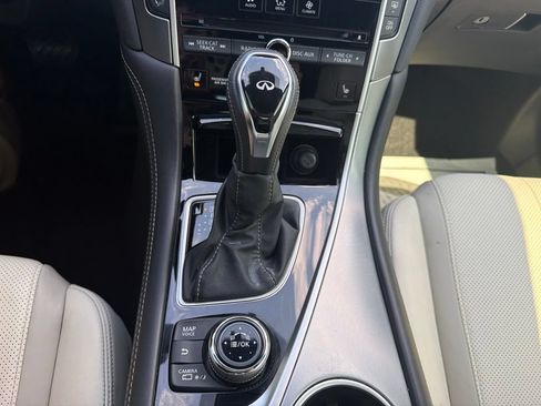 Used 2019 INFINITI Q60 3.0t Luxe w/ Essential Package RWD image 16