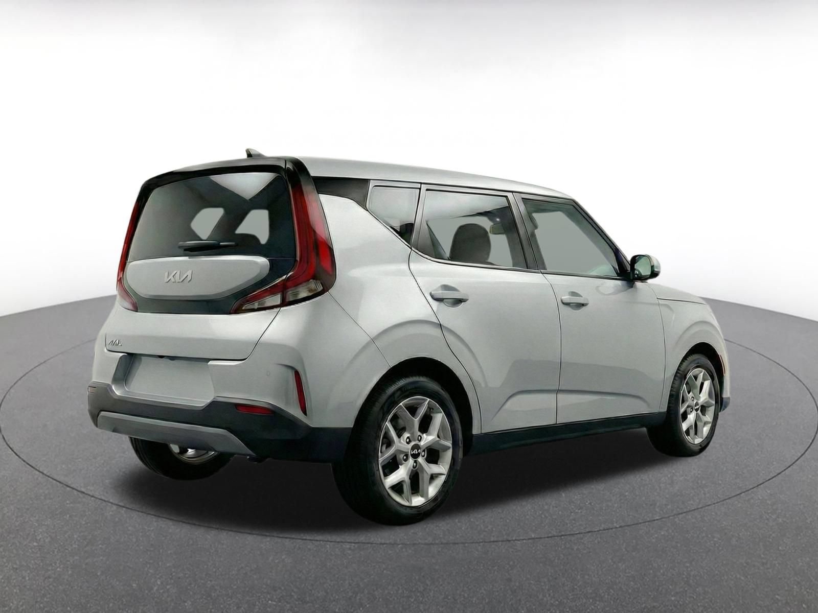 Used 2025 Kia Soul LX w/ LX Technology Package FWD image 8