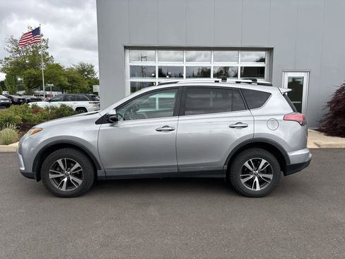 Used 2016 Toyota RAV4 XLE AWD/4WD image 2